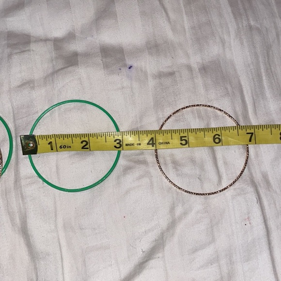 4 bangles 2 green 2 gold bracelet - Picture 2 of 4